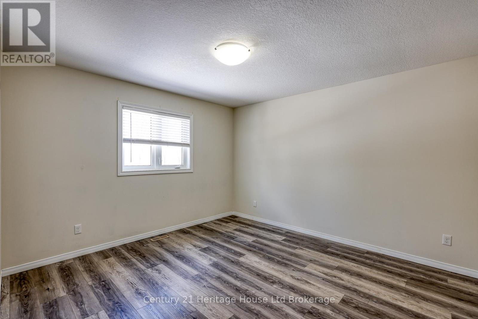 427 CHAMPLAIN AVENUE, Woodstock (Woodstock - South), Ontario, N4V0B3 — Photo 28