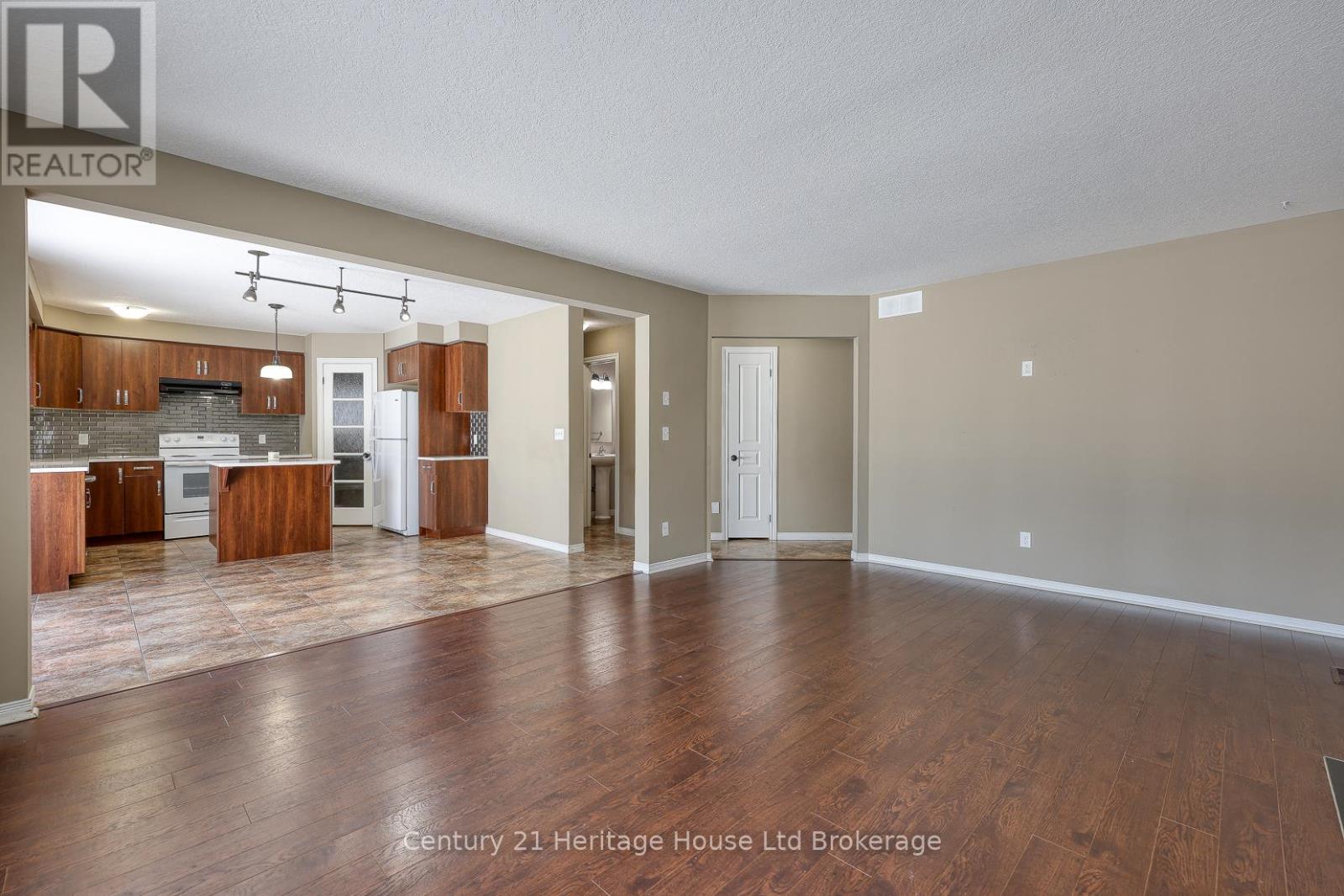 427 CHAMPLAIN AVENUE, Woodstock (Woodstock - South), Ontario, N4V0B3 — Photo 9