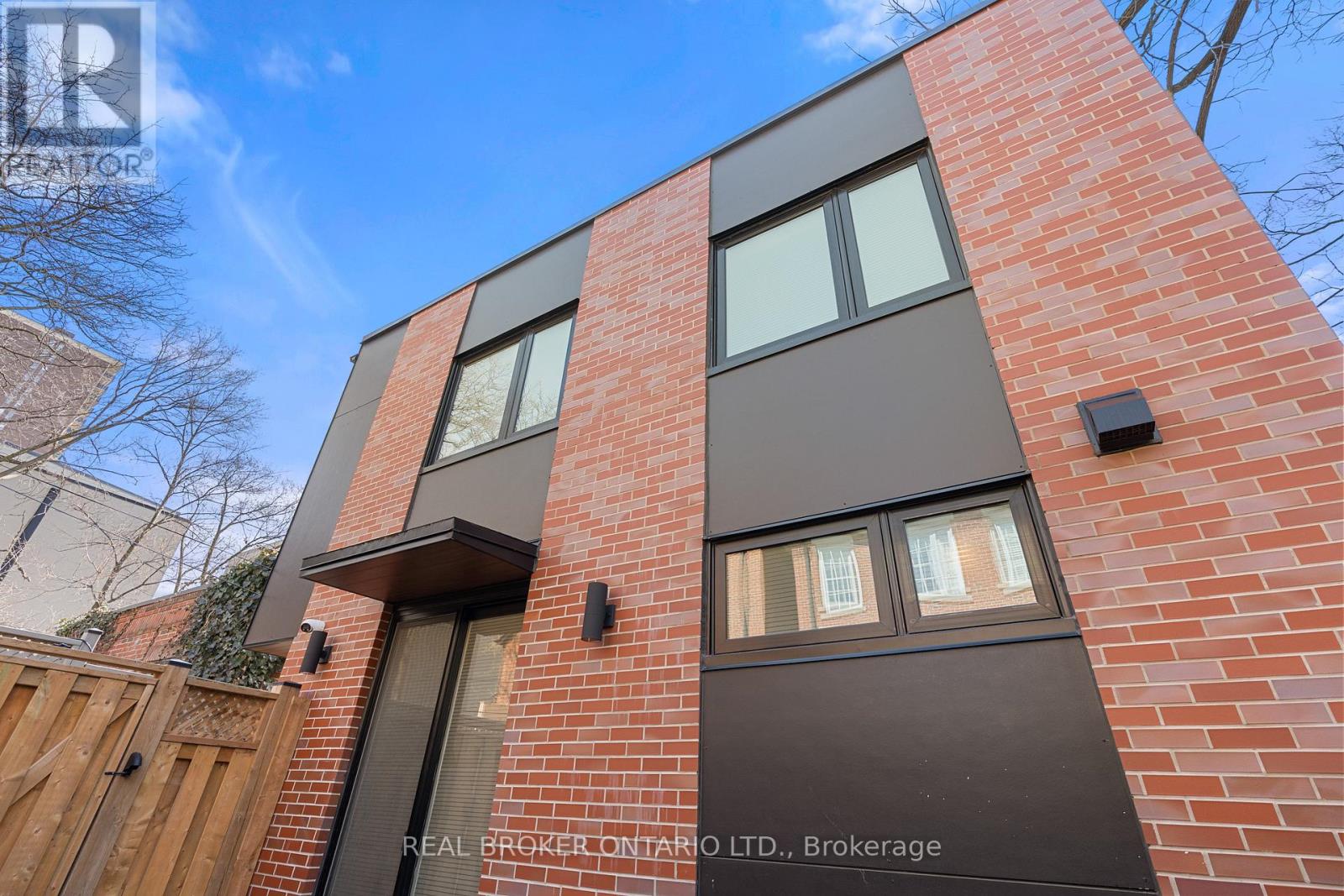 LANEWAY - 21 FARNHAM AVENUE, Toronto (Yonge-St. Clair), Ontario, M4V1H6 — Photo 2
