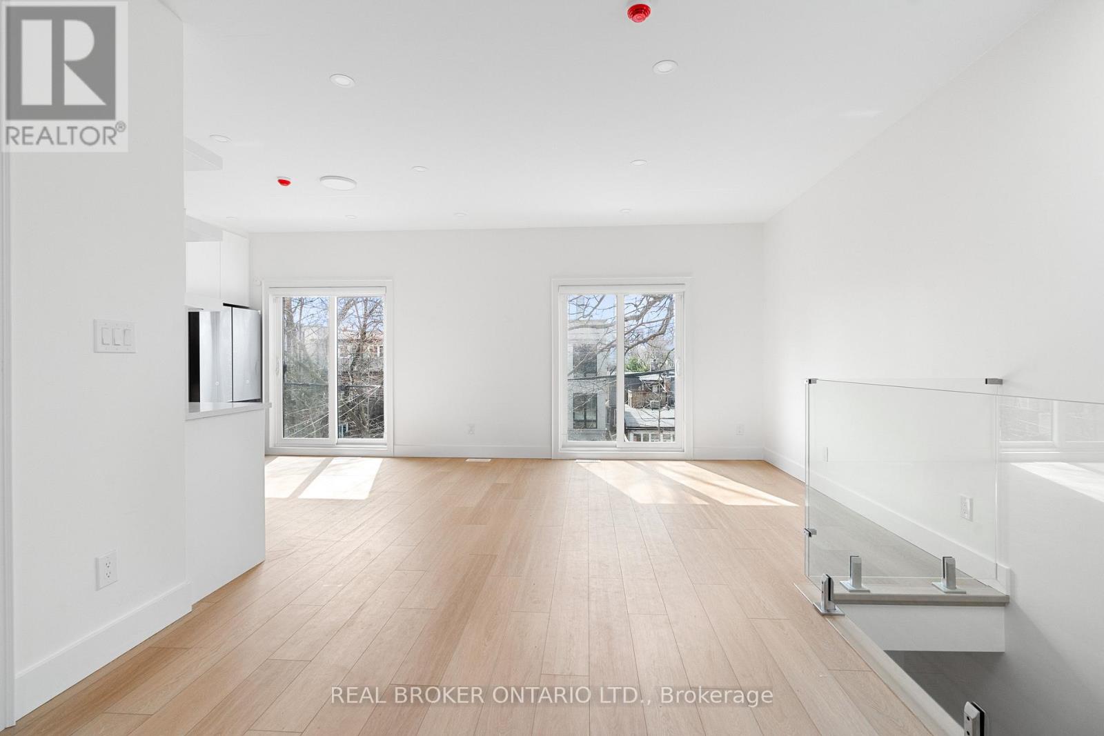 LANEWAY - 21 FARNHAM AVENUE, Toronto (Yonge-St. Clair), Ontario, M4V1H6 — Photo 4