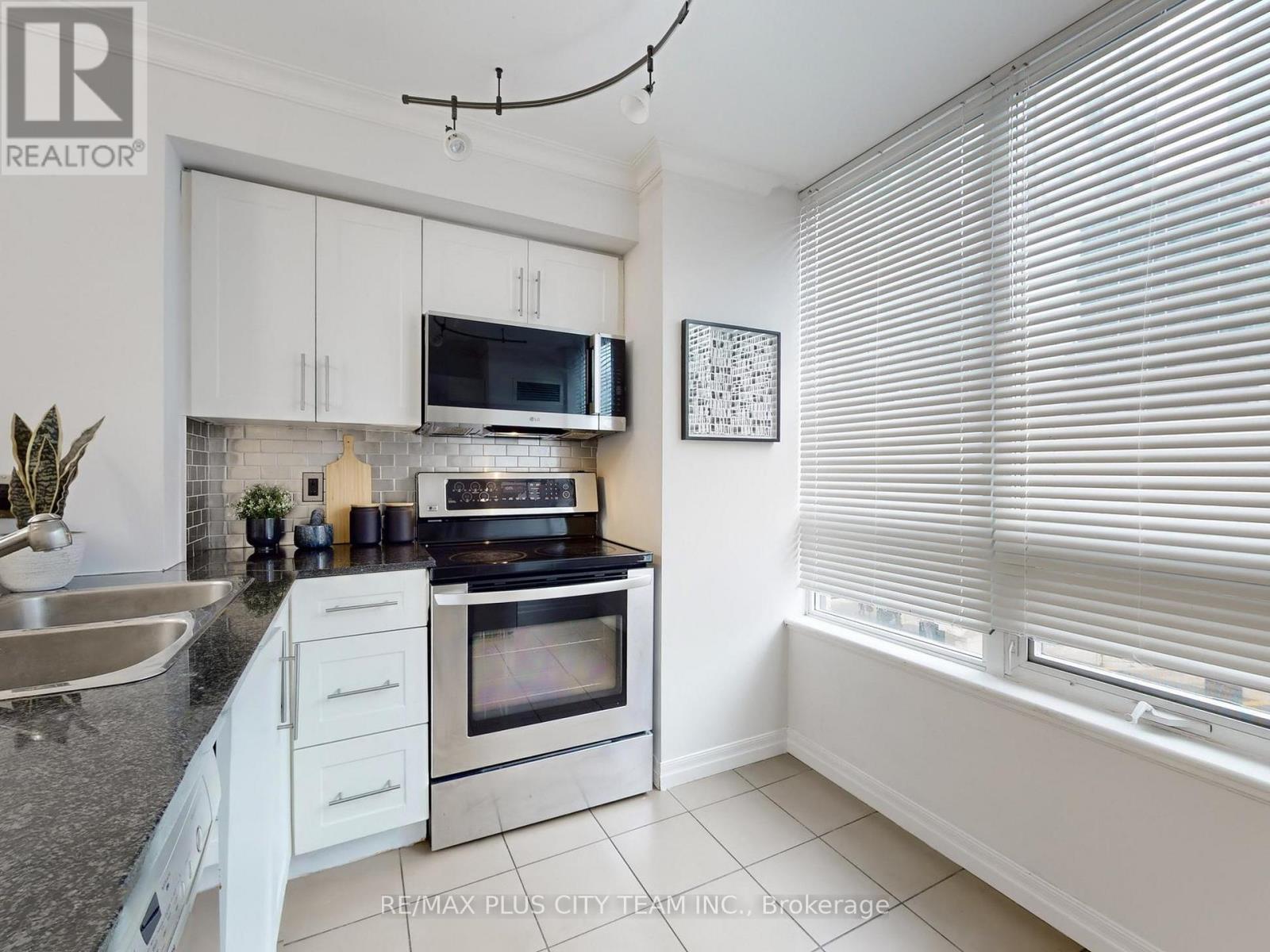 502 - 16 YONGE STREET, Toronto (Waterfront Communities), Ontario, M5E2A1 — Photo 16