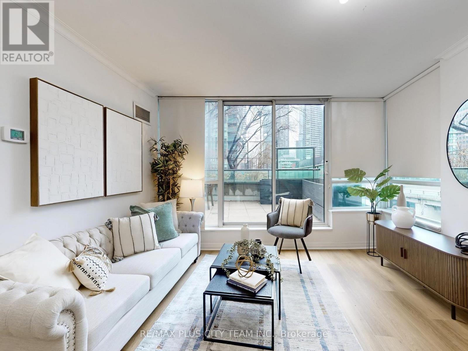 502 - 16 YONGE STREET, Toronto (Waterfront Communities), Ontario, M5E2A1 — Photo 8