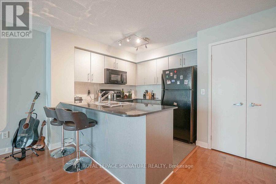 1711 - 12 YONGE STREET, Toronto (Waterfront Communities), Ontario, M5E1Z9 — Photo 3