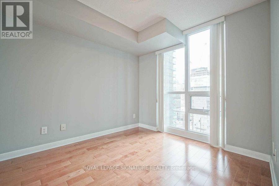 1711 - 12 YONGE STREET, Toronto (Waterfront Communities), Ontario, M5E1Z9 — Photo 5