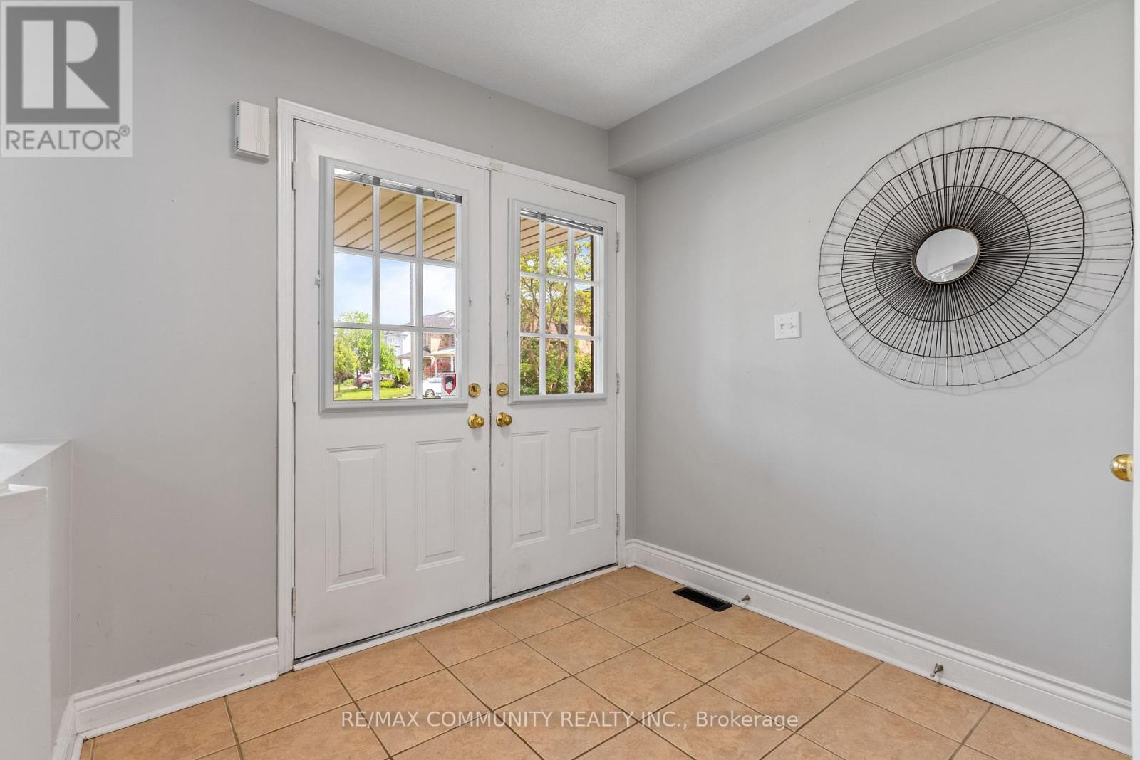 1081 LANGFORD STREET, Oshawa (Eastdale), Ontario, L1K2V9 — Photo 5