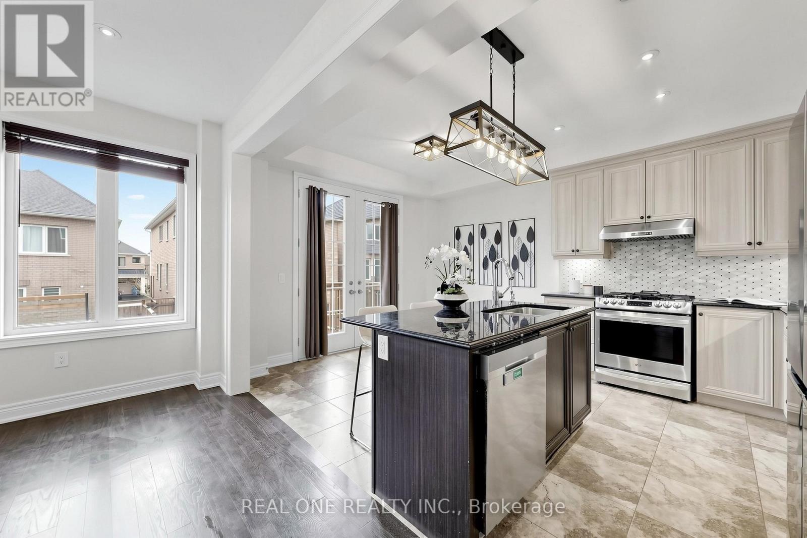 26 MONDIAL CRESCENT, East Gwillimbury (Queensville), Ontario, L0G1R0 — Photo 13