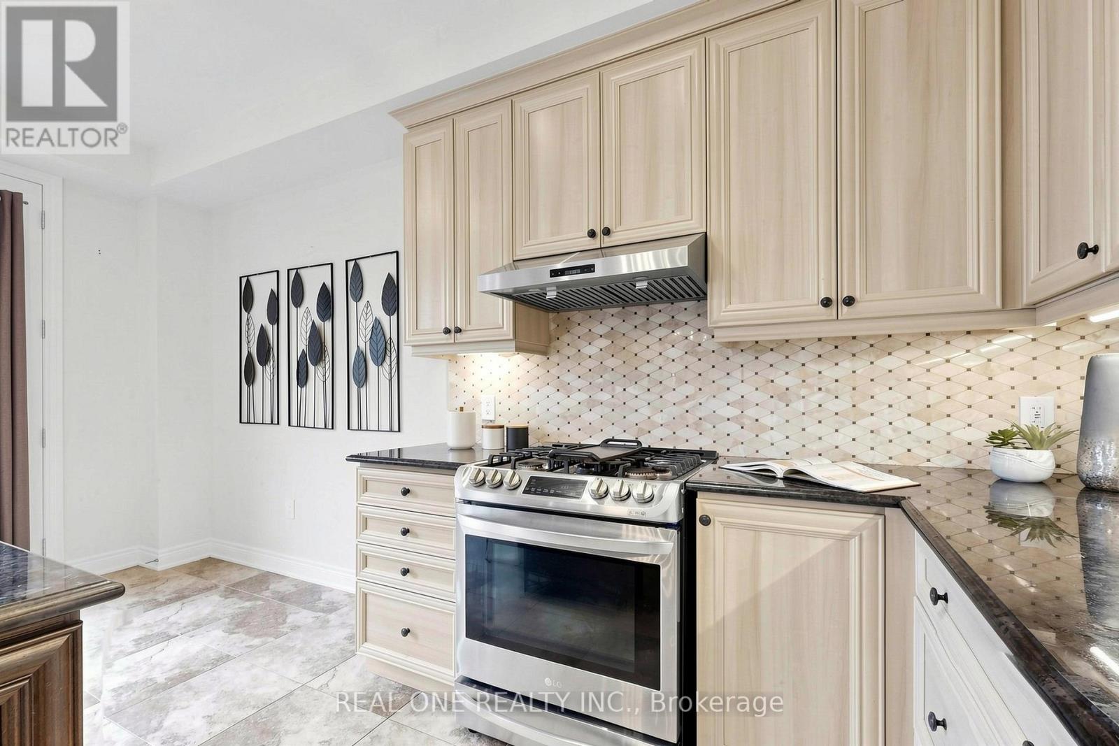 26 MONDIAL CRESCENT, East Gwillimbury (Queensville), Ontario, L0G1R0 — Photo 17