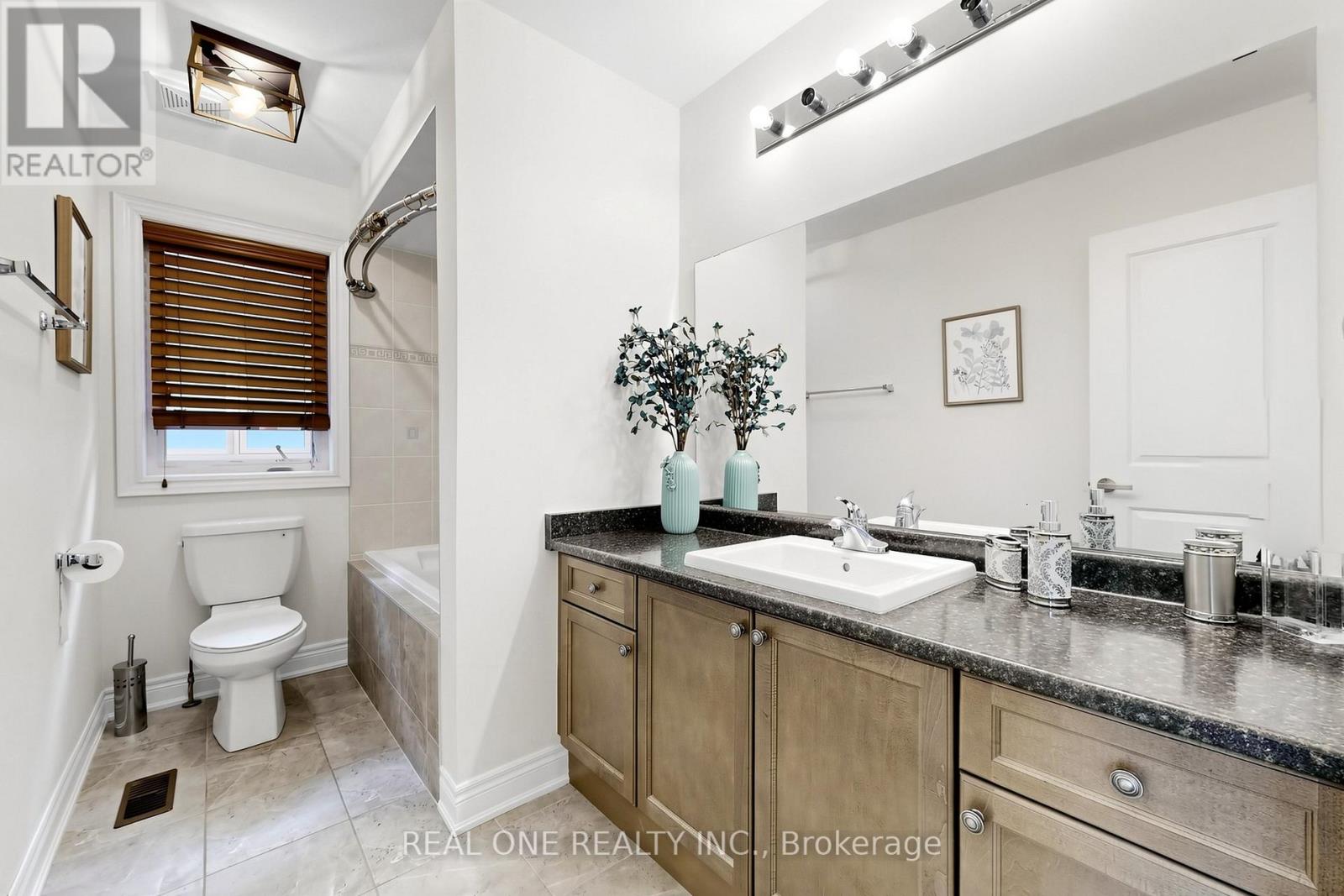 26 MONDIAL CRESCENT, East Gwillimbury (Queensville), Ontario, L0G1R0 — Photo 36