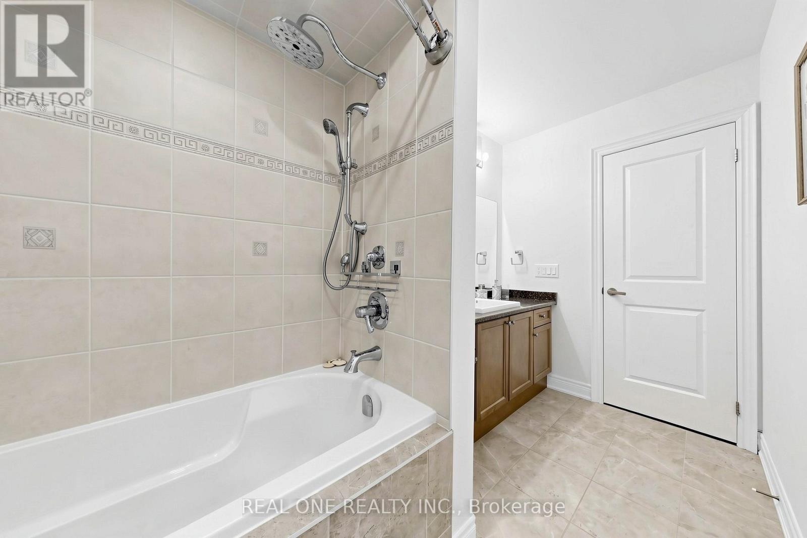 26 MONDIAL CRESCENT, East Gwillimbury (Queensville), Ontario, L0G1R0 — Photo 37