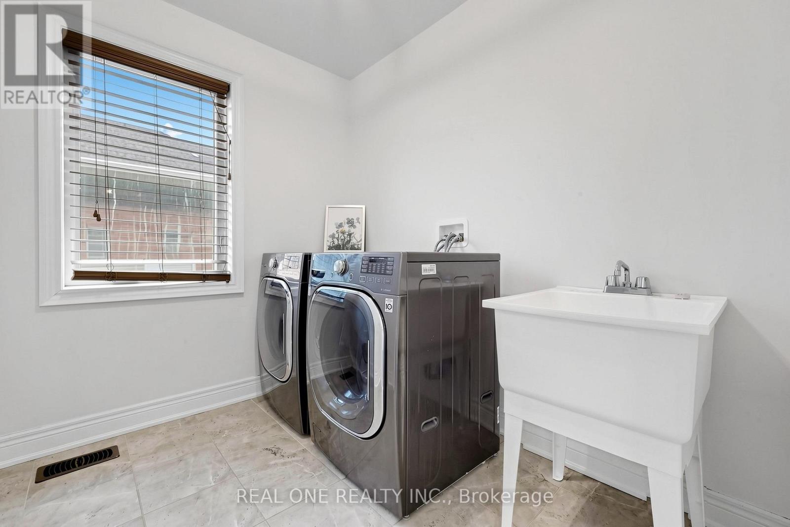 26 MONDIAL CRESCENT, East Gwillimbury (Queensville), Ontario, L0G1R0 — Photo 39