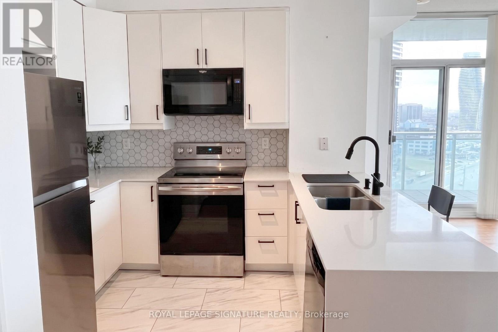 1602 - 220 BURNHAMTHORPE ROAD W, Mississauga (City Centre), Ontario, L4Z2Y8 — Photo 3