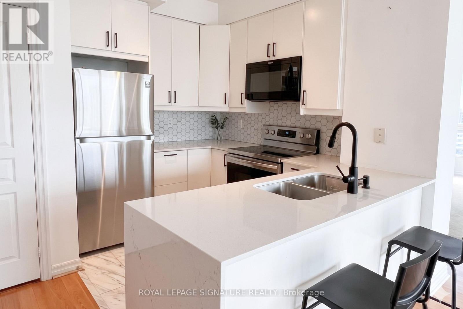 1602 - 220 BURNHAMTHORPE ROAD W, Mississauga (City Centre), Ontario, L4Z2Y8 — Photo 4