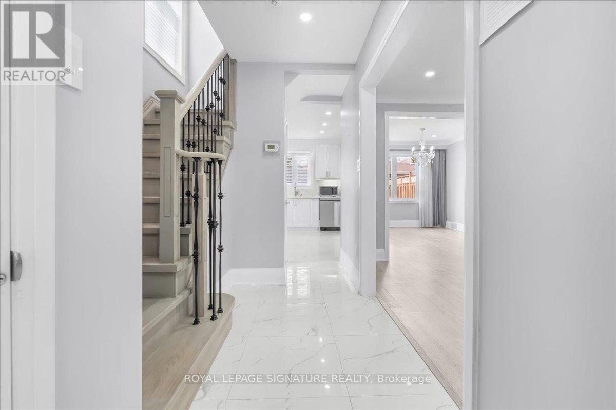 90A BICKNELL AVENUE, Toronto (Keelesdale-Eglinton West), Ontario, M6M4G7 — Photo 3