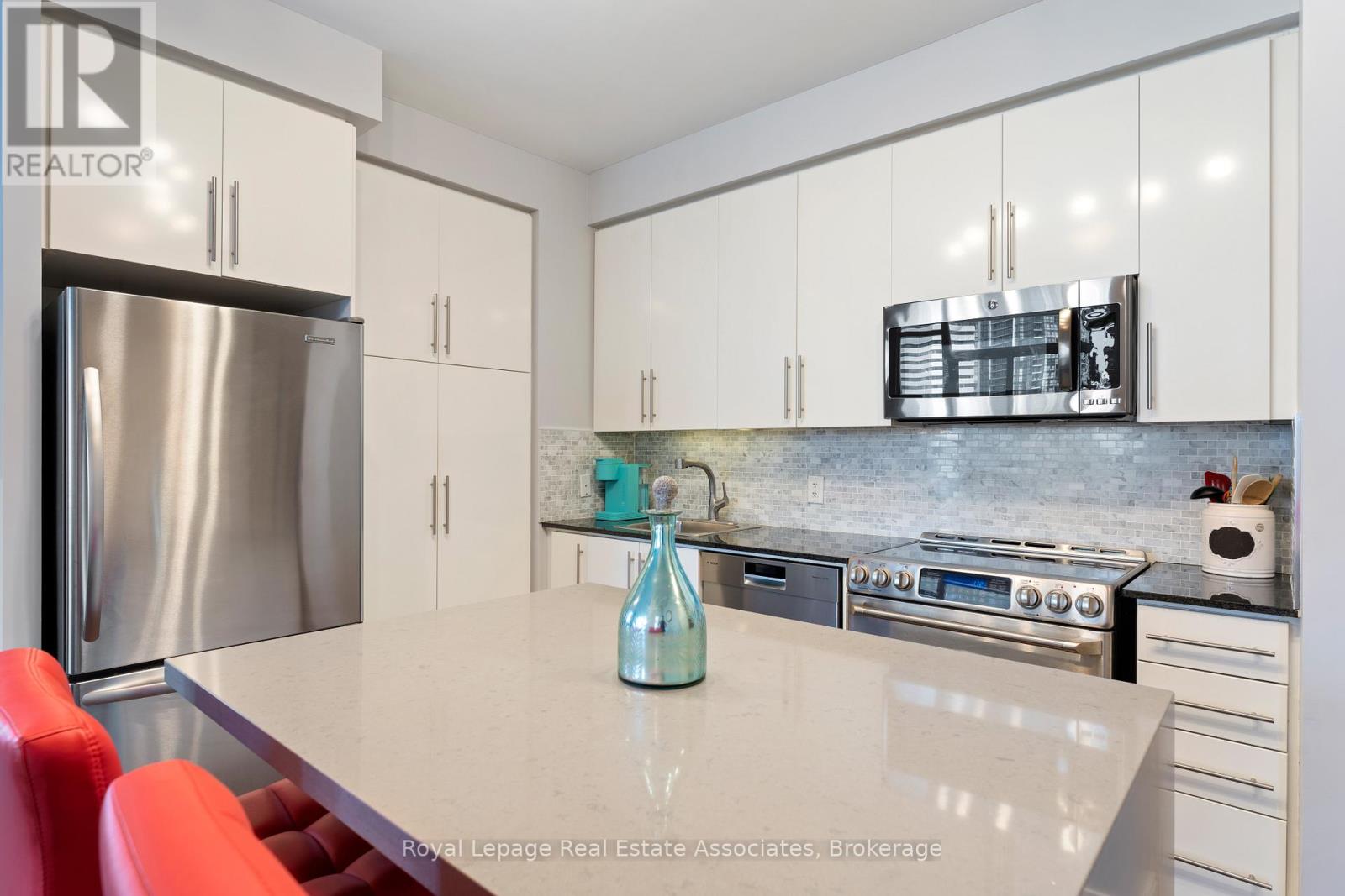 2604 - 330 BURNHAMTHORPE ROAD W, Mississauga (City Centre), Ontario, L5C4P4 — Photo 3