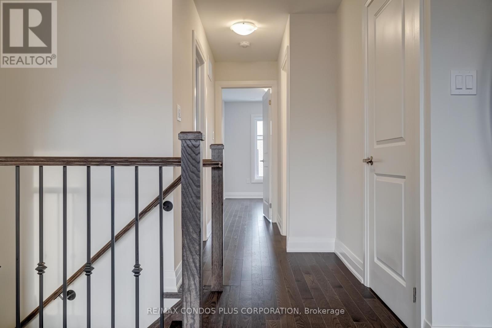 UPPER - 4 WILD ROSE GARDENS, Toronto (Rustic), Ontario, M6L1C7 — Photo 7