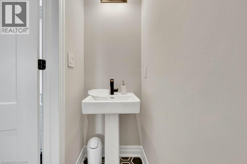 124 FORESTWALK Street, Kitchener, Ontario, N2R0S9 — Photo 13