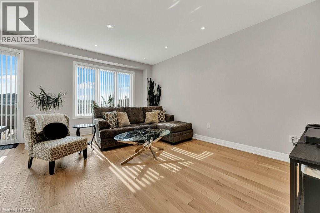 124 FORESTWALK Street, Kitchener, Ontario, N2R0S9 — Photo 9