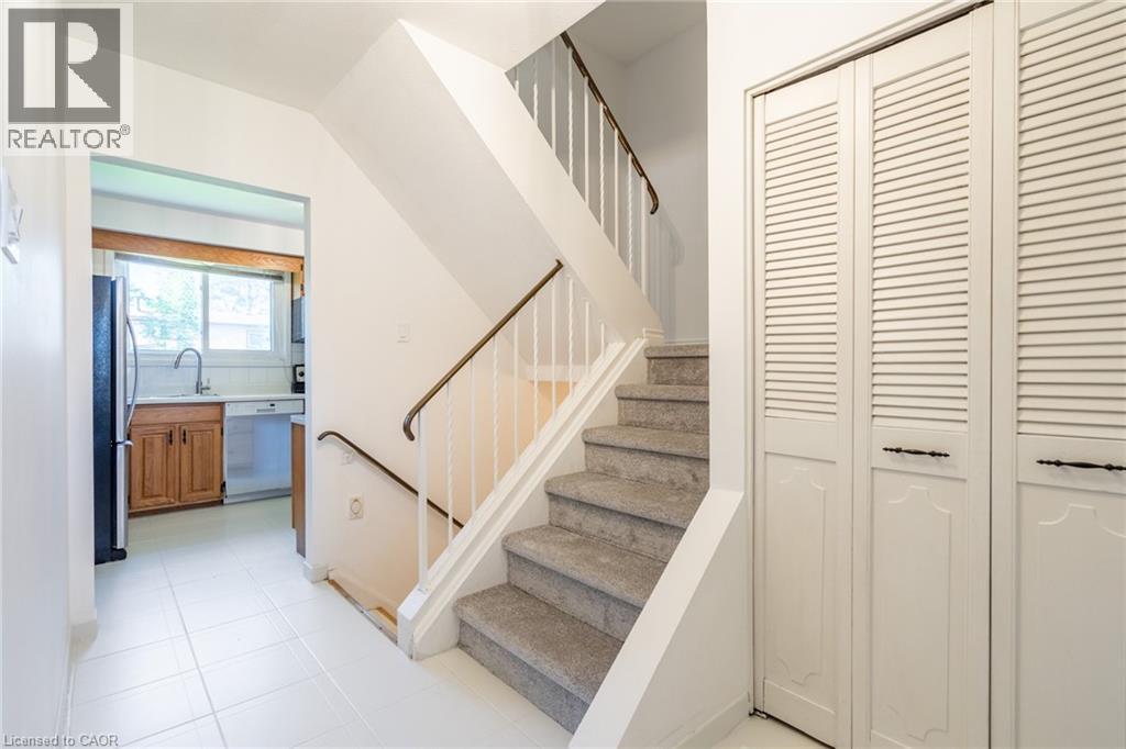 9 DIANNE Court, Hamilton, Ontario, L8T2T6 — Photo 6