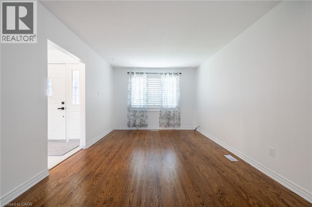 9 DIANNE Court, Hamilton, Ontario, L8T2T6 — Photo 7