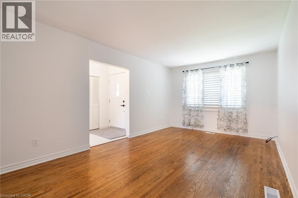 9 DIANNE Court, Hamilton, Ontario, L8T2T6 — Photo 9