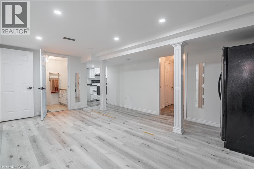 404 STONE CHURCH Road E Unit# Lower, Hamilton, Ontario, L9B2A1 — Photo 4