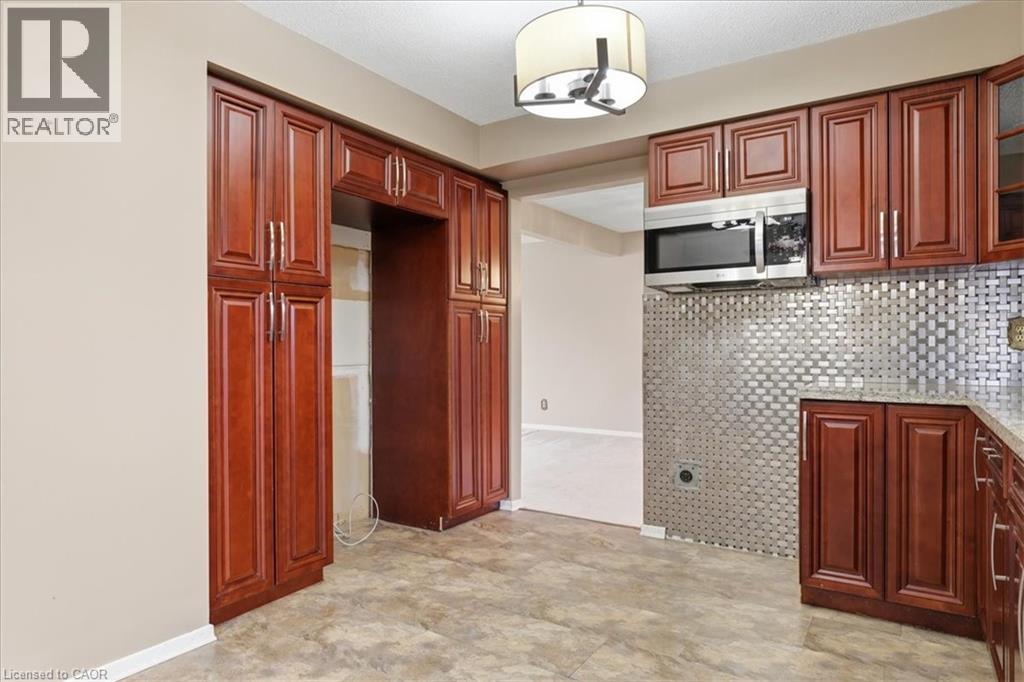 94 COLEBROOK Court, Kitchener, Ontario, N2E1Y8 — Photo 11