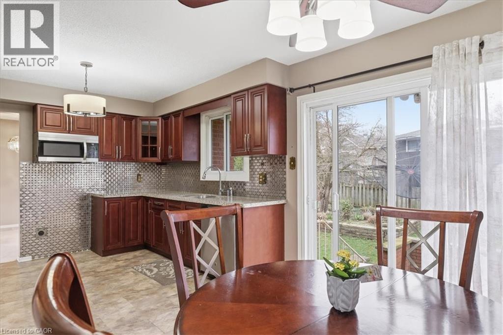 94 COLEBROOK Court, Kitchener, Ontario, N2E1Y8 — Photo 13