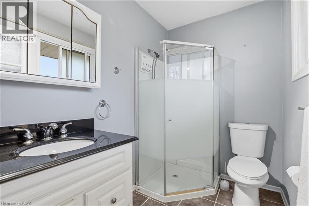 94 COLEBROOK Court, Kitchener, Ontario, N2E1Y8 — Photo 17