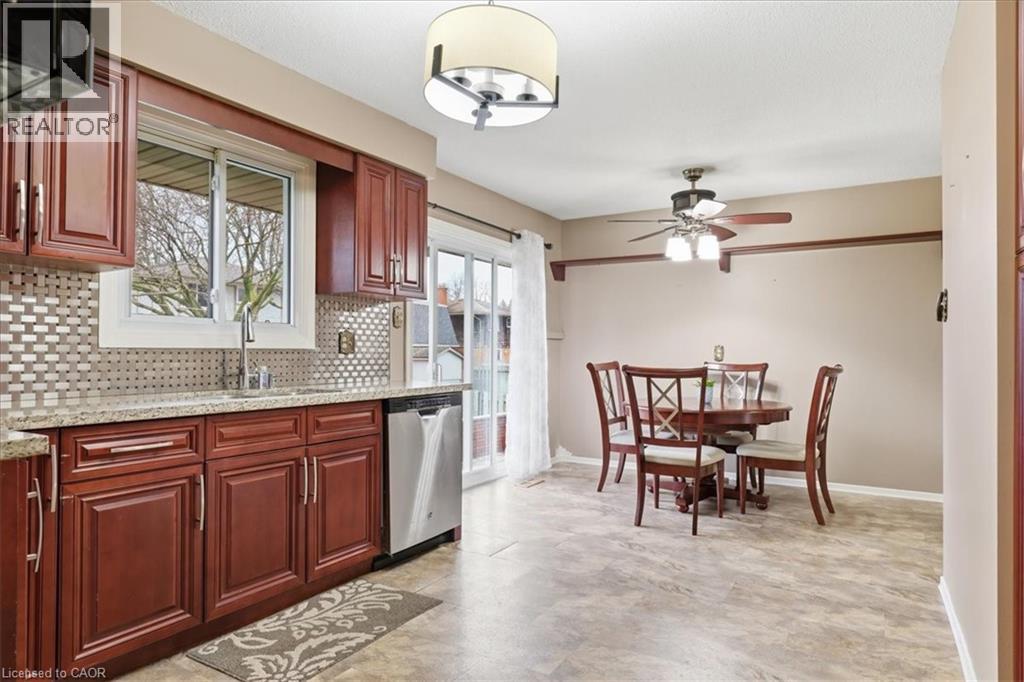 94 COLEBROOK Court, Kitchener, Ontario, N2E1Y8 — Photo 8