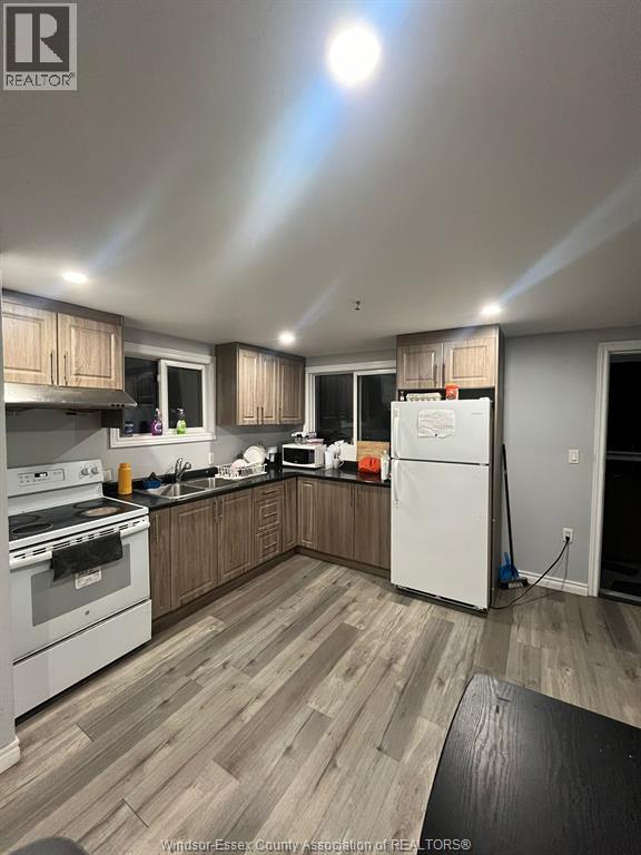 690 CAMPBELL AVENUE, Windsor, Ontario, N9B2H7 — Photo 2