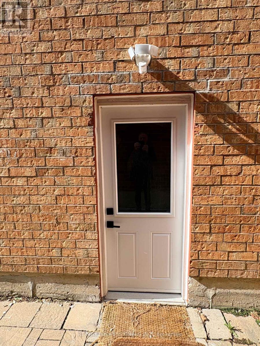 BSMT - 851 CLEMENS CRESCENT, Mississauga (East Credit), Ontario, L5V2S8 — Photo 4