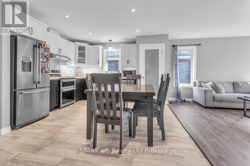 242 WILSON AVENUE, Tillsonburg, Ontario, N4G0H4 — Photo 14