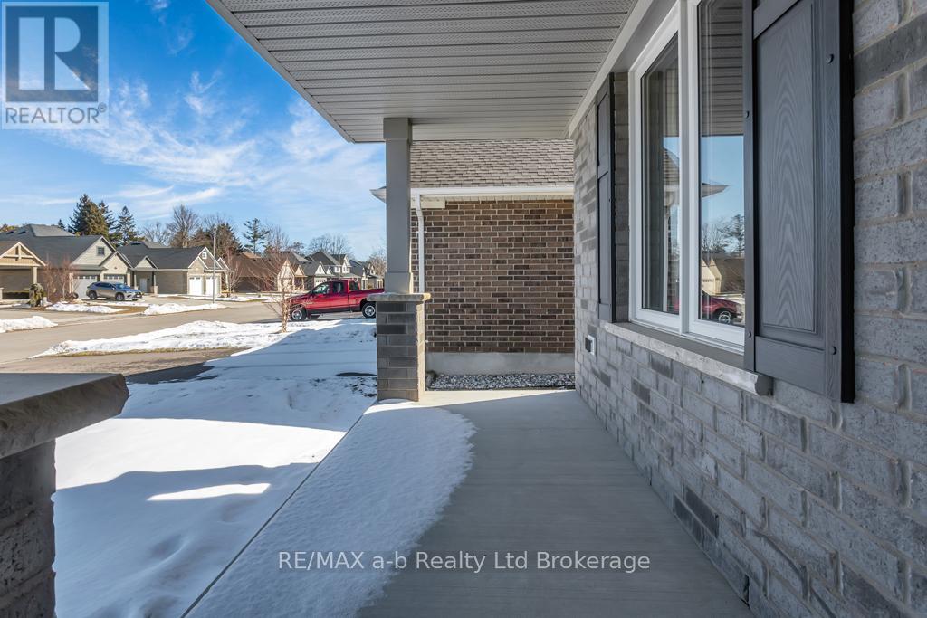 242 WILSON AVENUE, Tillsonburg, Ontario, N4G0H4 — Photo 2