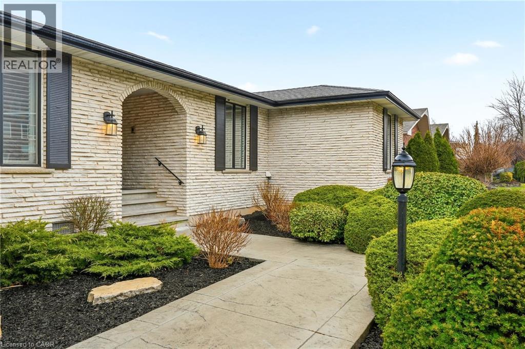 43 MAPLE Drive, Stoney Creek, Ontario, L8G3C4 — Photo 3