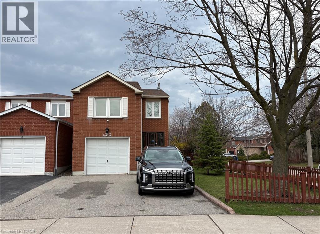 4313 LEE Drive, Mississauga, Ontario, L4W4A9 — Photo 2