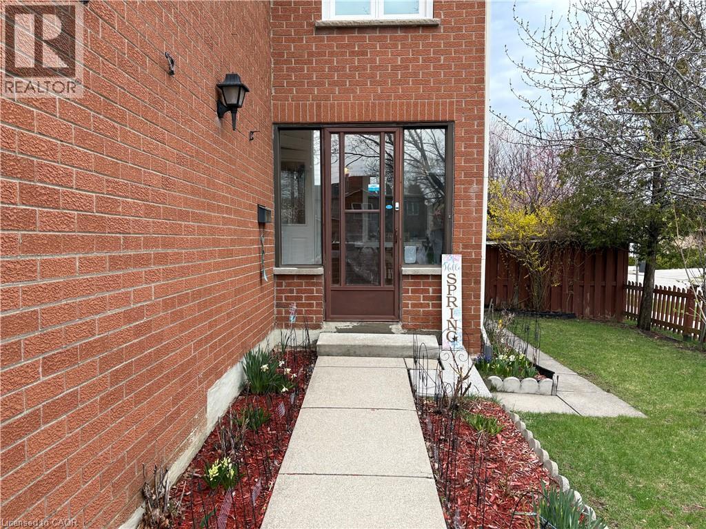 4313 LEE Drive, Mississauga, Ontario, L4W4A9 — Photo 3