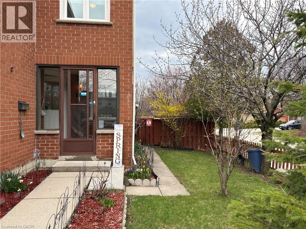4313 LEE Drive, Mississauga, Ontario, L4W4A9 — Photo 4