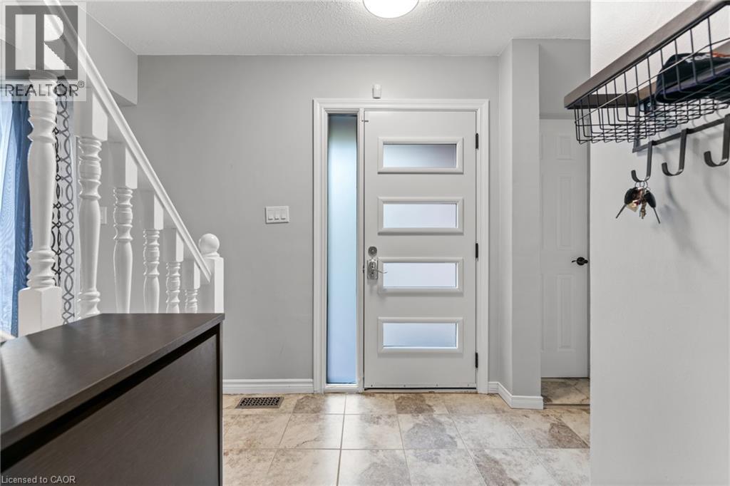 36 ANGELA Crescent, Cambridge, Ontario, N1S4B6 — Photo 4