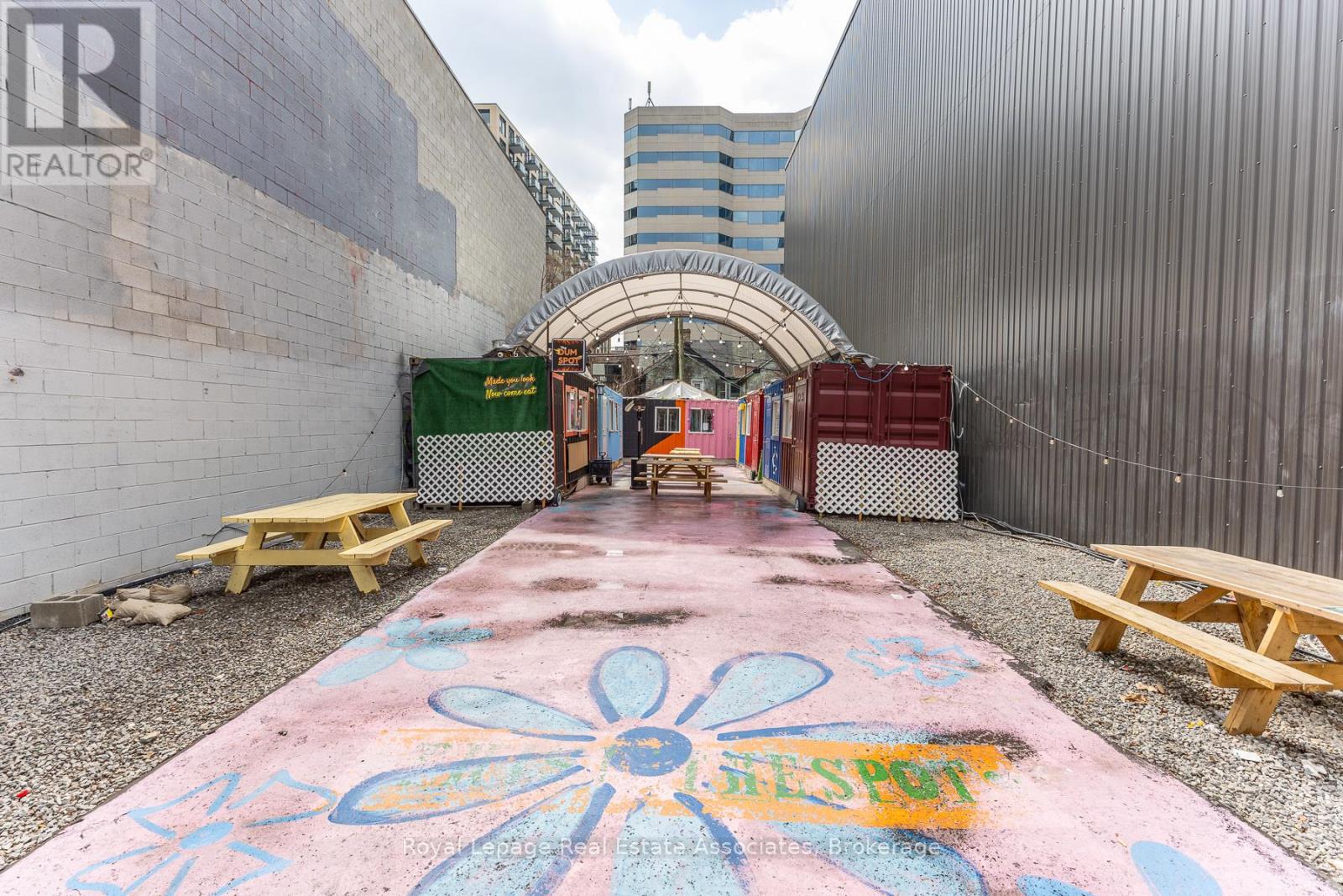 617 QUEEN STREET W, Toronto (Waterfront Communities), Ontario, M5V2B7 — Photo 3