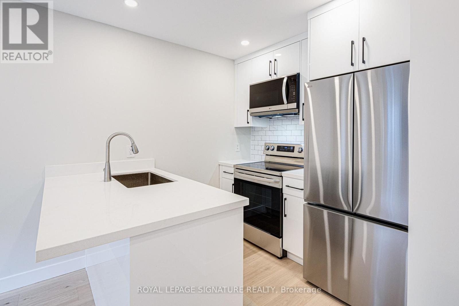 UPPER - 20 KEWBEACH AVENUE, Toronto (The Beaches), Ontario, M4L1B7 — Photo 10