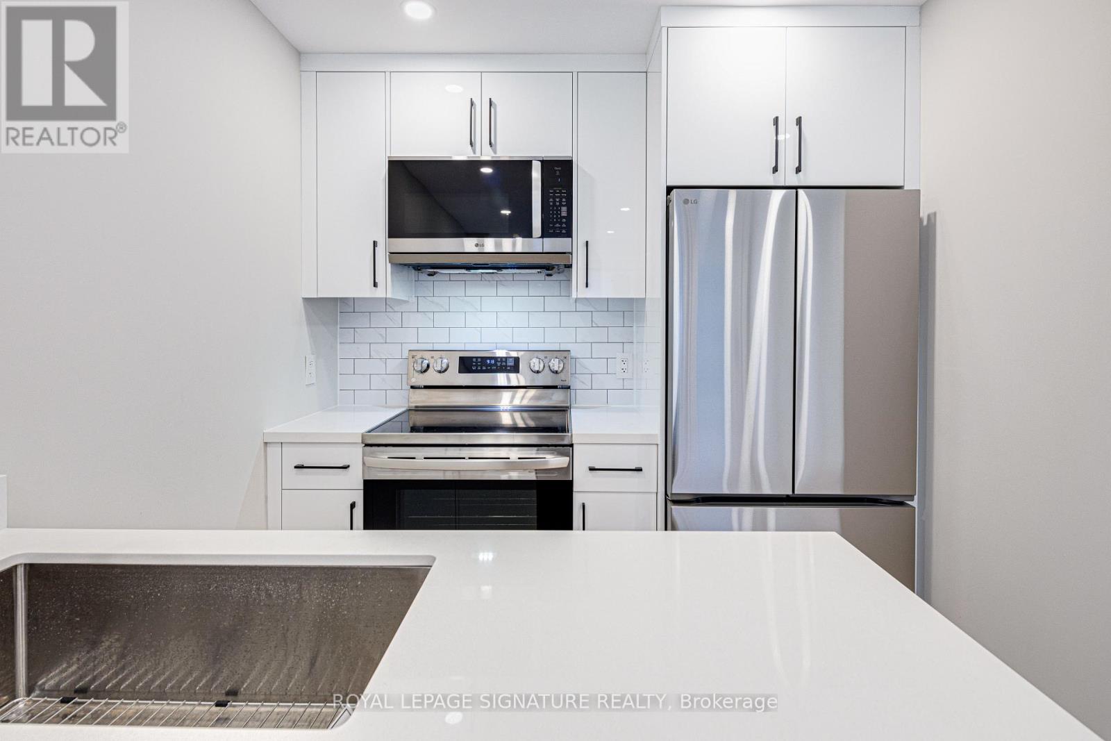 UPPER - 20 KEWBEACH AVENUE, Toronto (The Beaches), Ontario, M4L1B7 — Photo 11