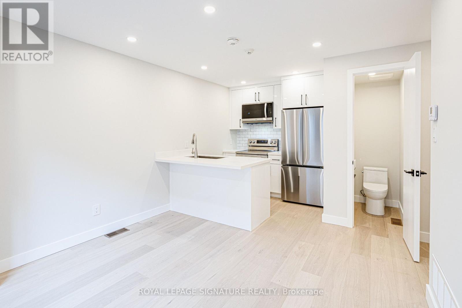 UPPER - 20 KEWBEACH AVENUE, Toronto (The Beaches), Ontario, M4L1B7 — Photo 12