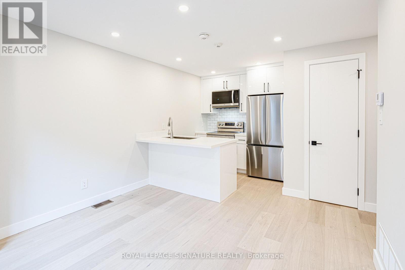 UPPER - 20 KEWBEACH AVENUE, Toronto (The Beaches), Ontario, M4L1B7 — Photo 13