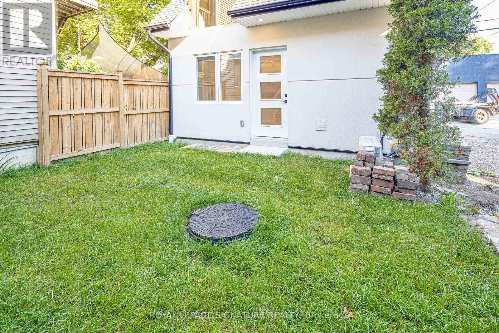 UPPER - 20 KEWBEACH AVENUE, Toronto (The Beaches), Ontario, M4L1B7 — Photo 15