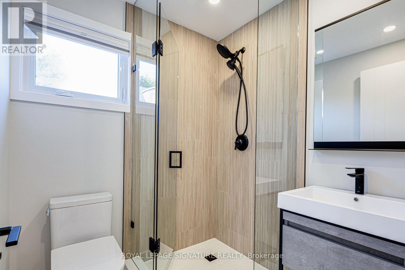 UPPER - 20 KEWBEACH AVENUE, Toronto (The Beaches), Ontario, M4L1B7 — Photo 19