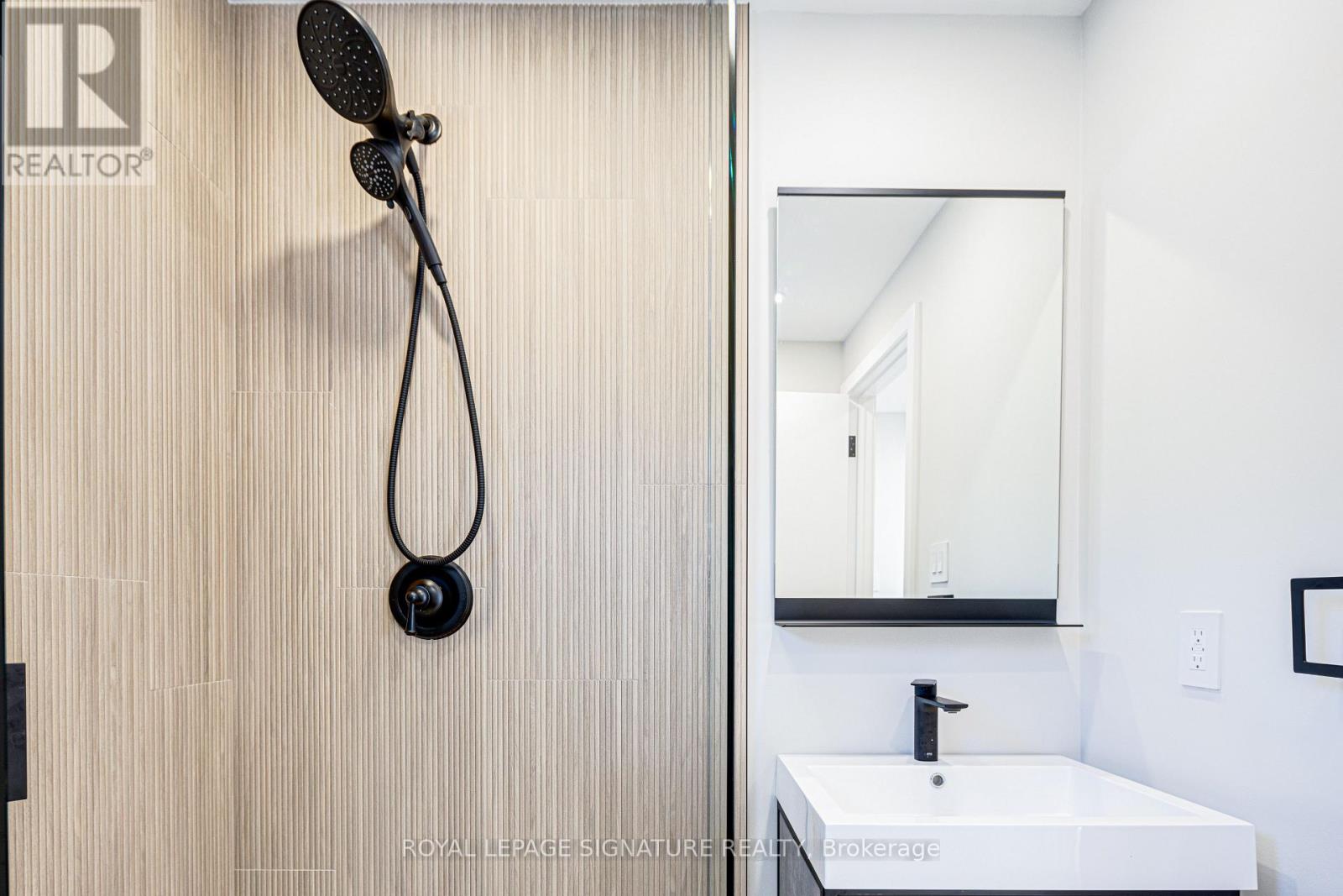 UPPER - 20 KEWBEACH AVENUE, Toronto (The Beaches), Ontario, M4L1B7 — Photo 20