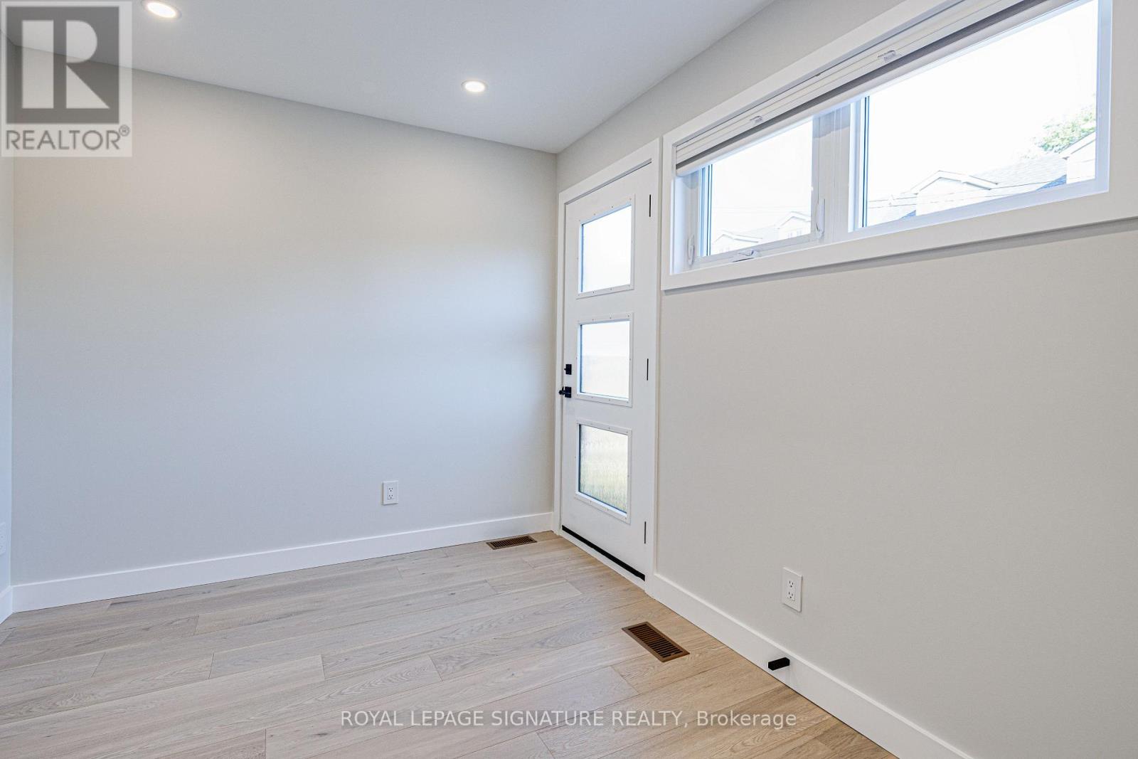 UPPER - 20 KEWBEACH AVENUE, Toronto (The Beaches), Ontario, M4L1B7 — Photo 22