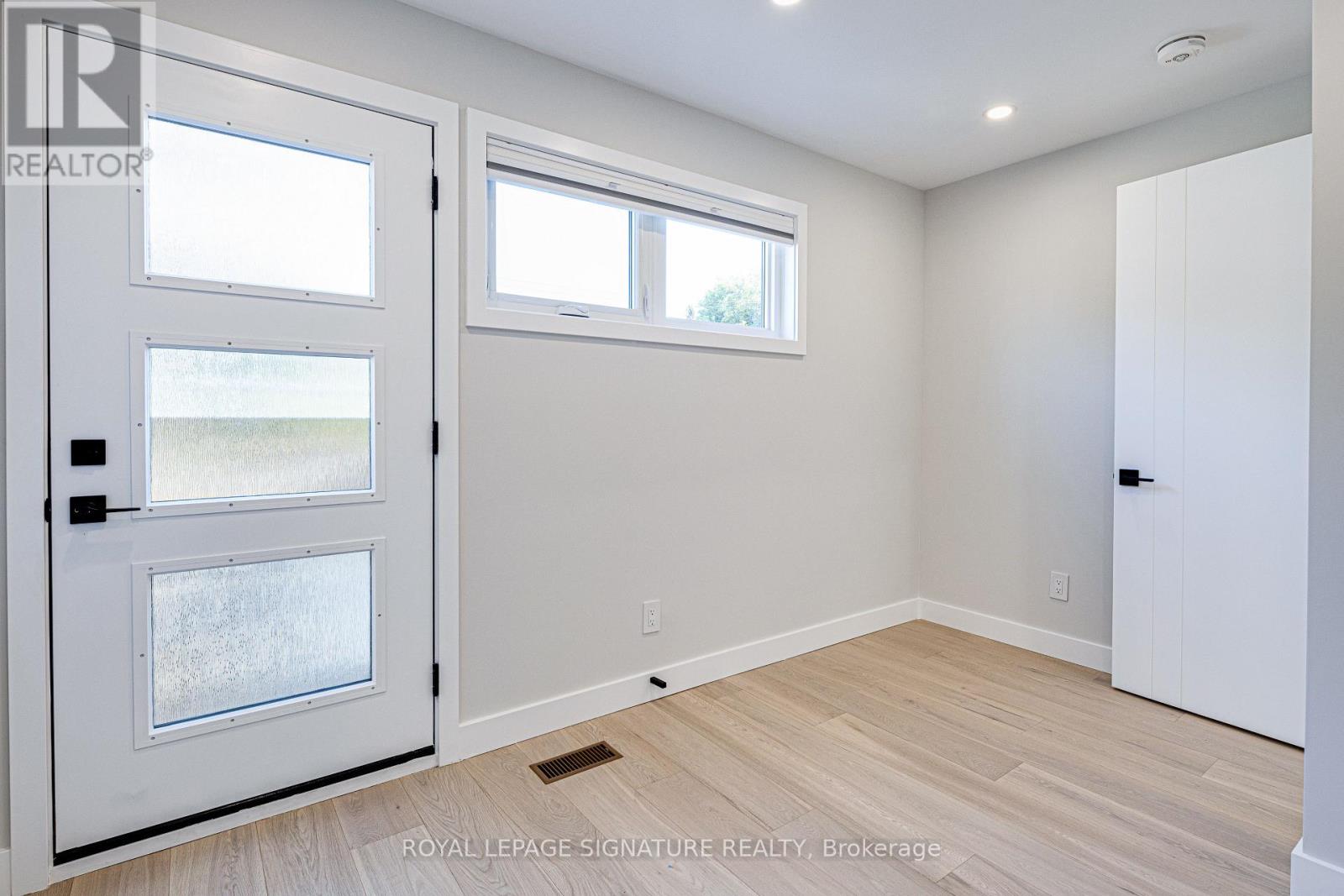 UPPER - 20 KEWBEACH AVENUE, Toronto (The Beaches), Ontario, M4L1B7 — Photo 23