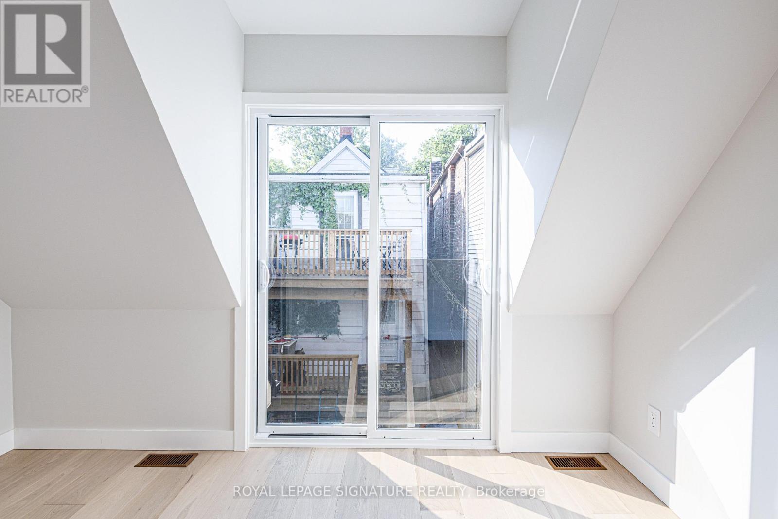 UPPER - 20 KEWBEACH AVENUE, Toronto (The Beaches), Ontario, M4L1B7 — Photo 29