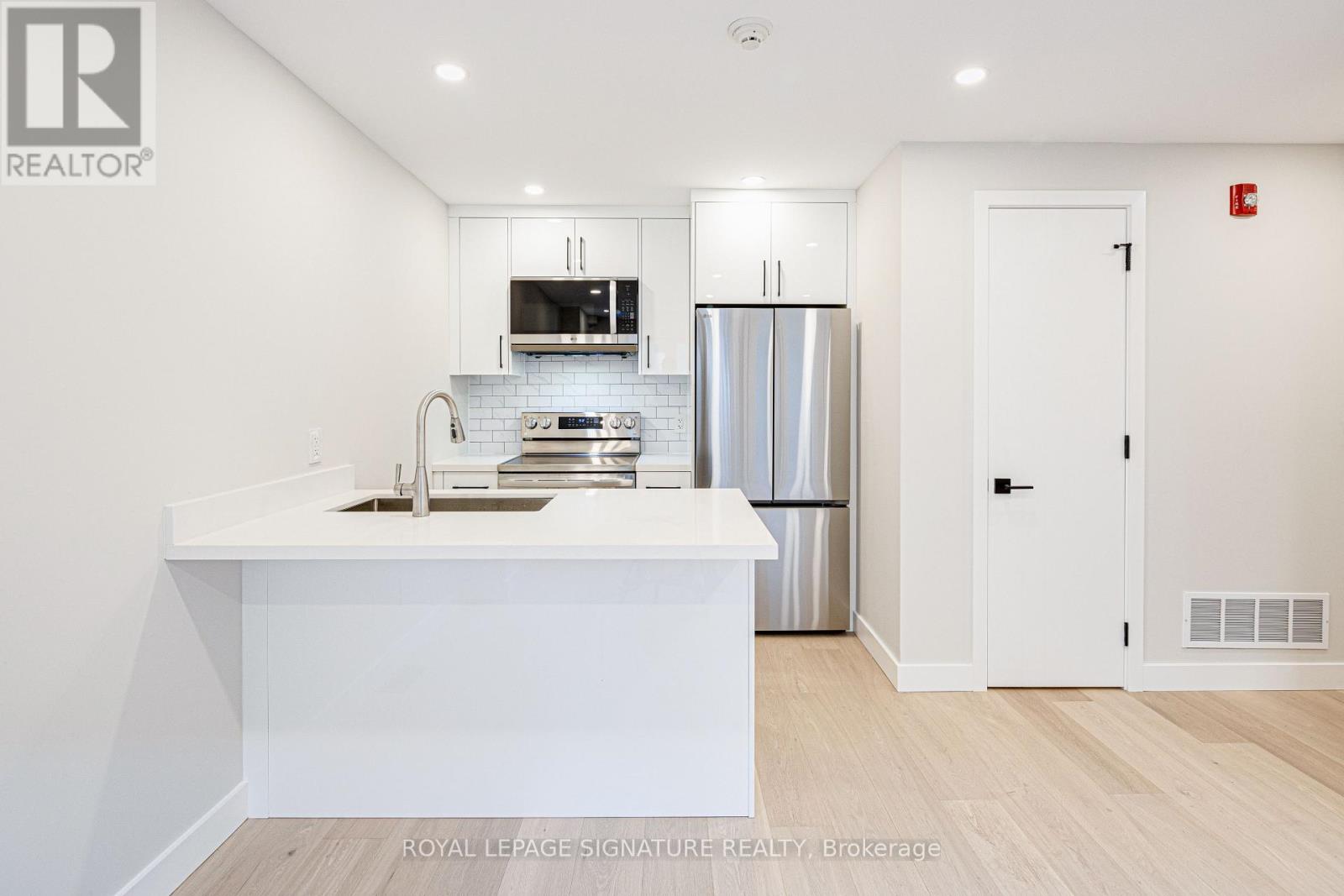 UPPER - 20 KEWBEACH AVENUE, Toronto (The Beaches), Ontario, M4L1B7 — Photo 9